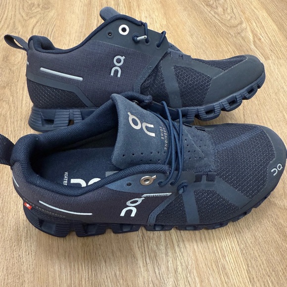 On Cloud 5 Waterproof, Navy, Women’s Size 5.5 – NWOT - Picture 2 of 6